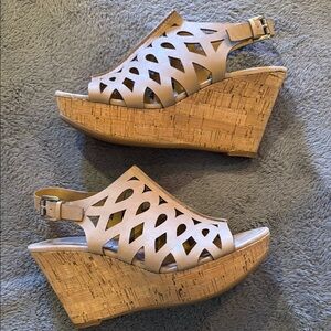 NEVER WORN/IN ORIGINAL BOX!  Nine West size 9 tan/cork ankle buckle wedge